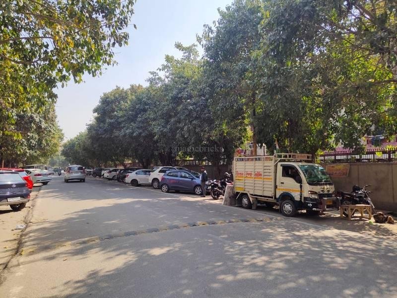 PLOT FOR SALE IN SECTOR 51 NOIDA