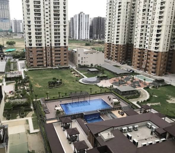 2bhk flat Available in hydpark sector 78 noida for sale