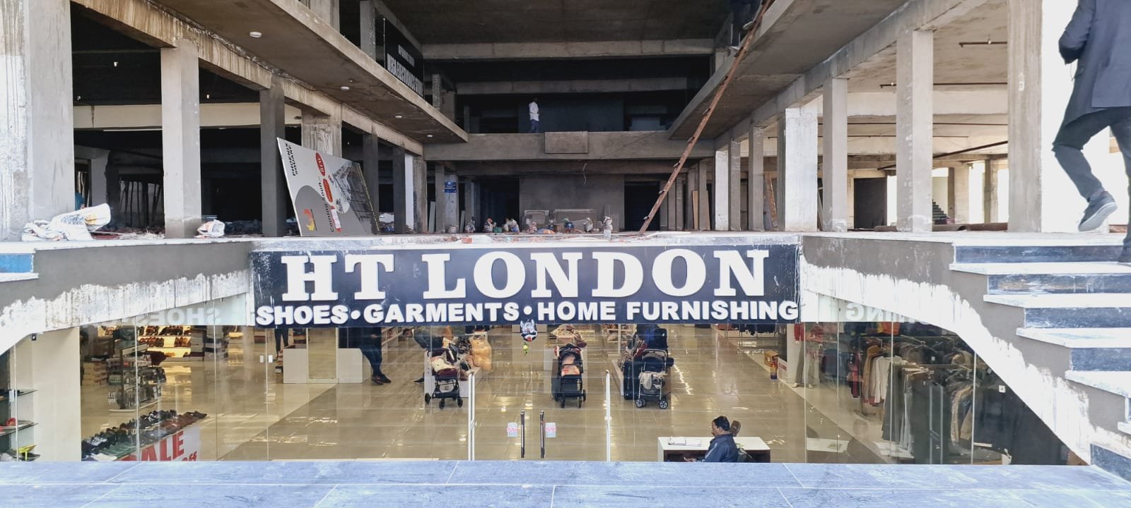 Commercial shop available in PHEONIX SQUARE sector 1 noida extension