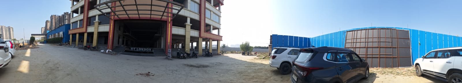 Commercial shop available in PHEONIX SQUARE sector 1 noida extension